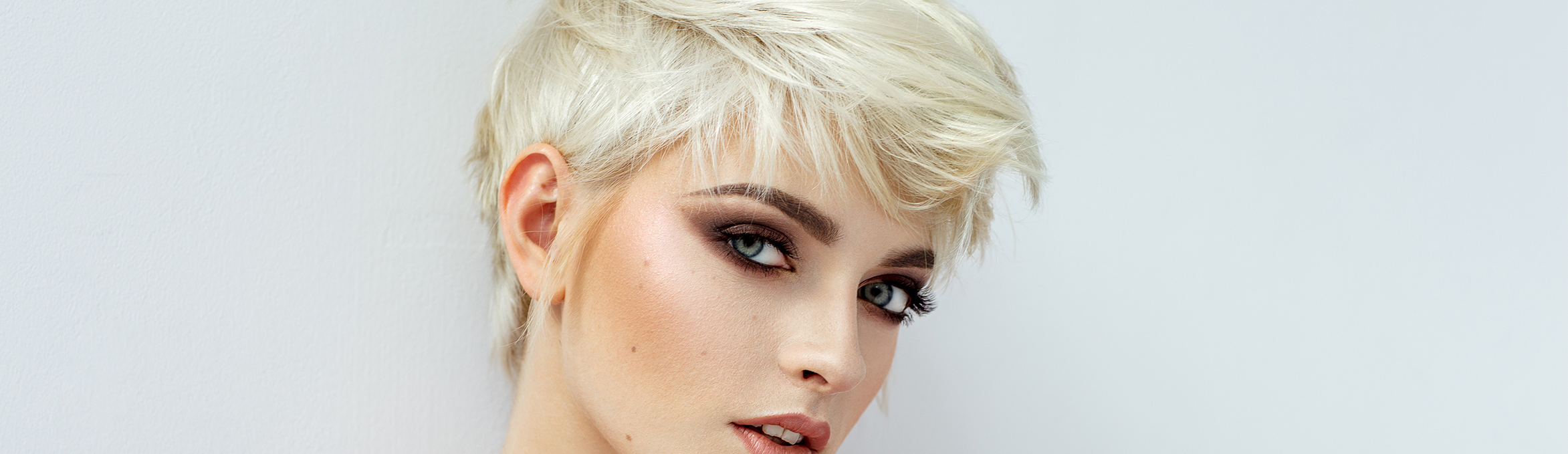 biondo - modella - design - simply blond - linea - trattanti -à capelli - biondi - shampoo - antigiallo - no yellow 